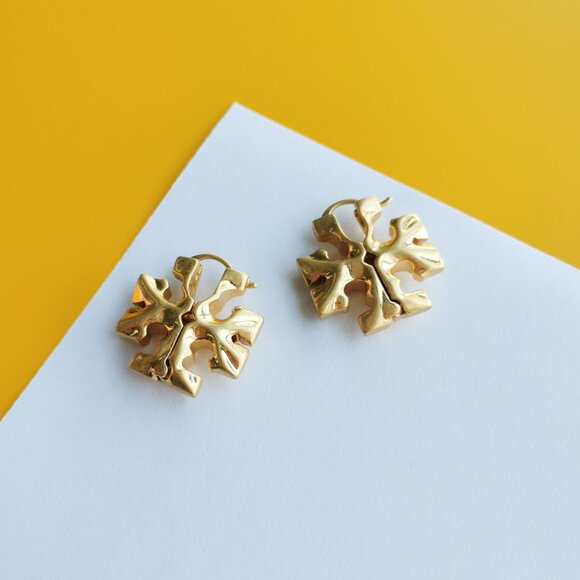 Roxanne Gold Oversized Hidden Hinge Earrings by Tory Burch - Picture 2 of 3